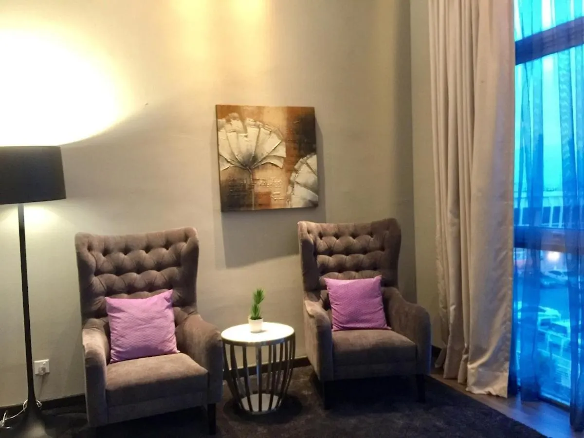 Big Bathtub Premium Seafront Studio In Town With Wifi & Full Kitchen George Town