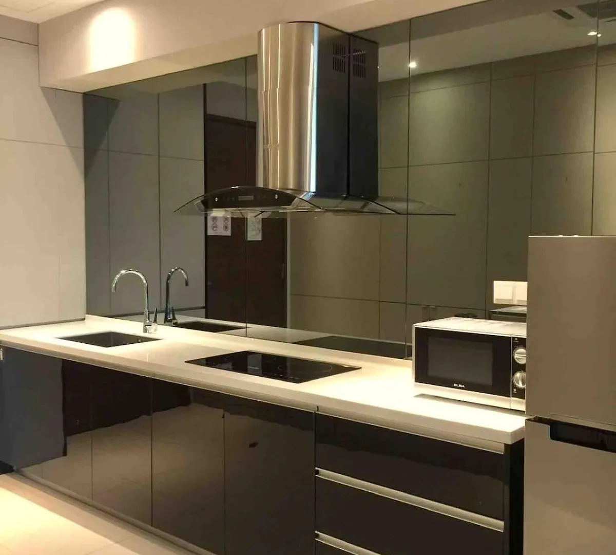 Big Bathtub Premium Seafront Studio In Town With Wifi & Full Kitchen George Town